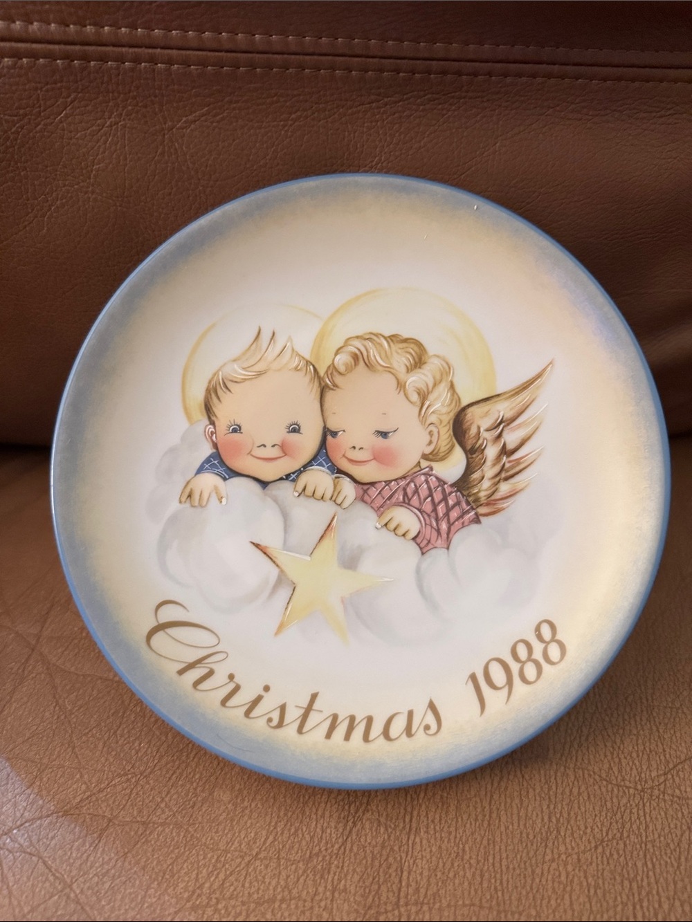 1988 Christmas Hummel Plate

Cheerful Cherubs" Decorative Collector Plate